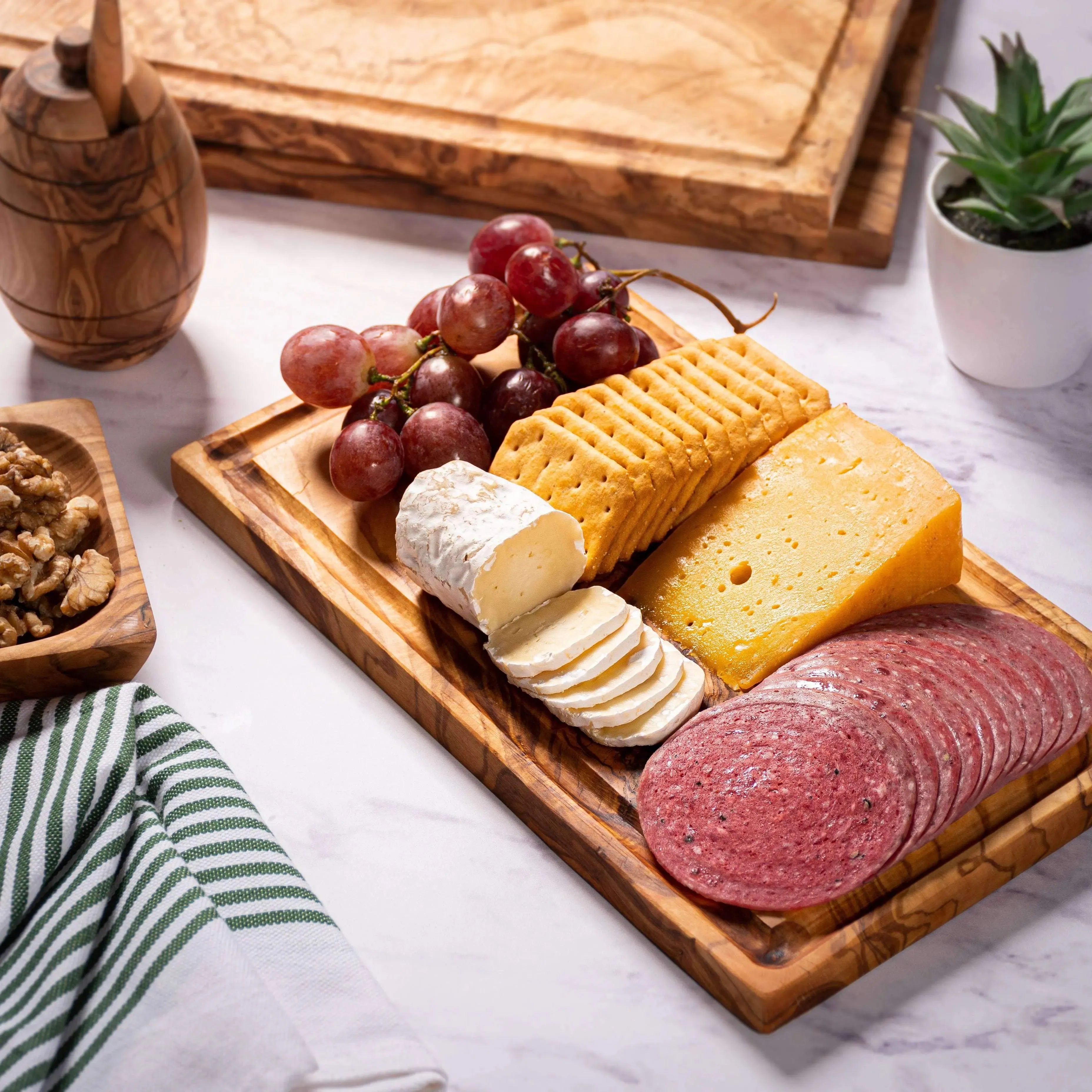 Olive Wood Rustic cutting board with groove - 30x18 cm